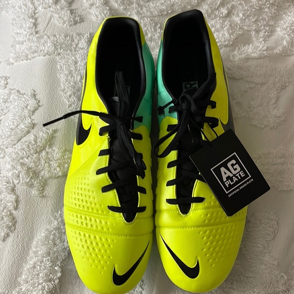 Nike Other - NWT Nike CTR 360 Maestri lll FG Yellow Green